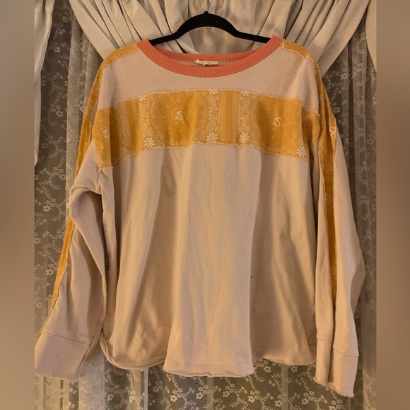 easel Tops - Easel Cream and Gold Women's Top